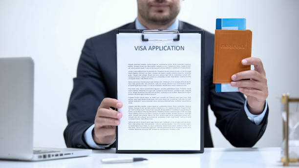 ما هي المستندات المطلوبة للتقدم لتأشيرة العمل؟