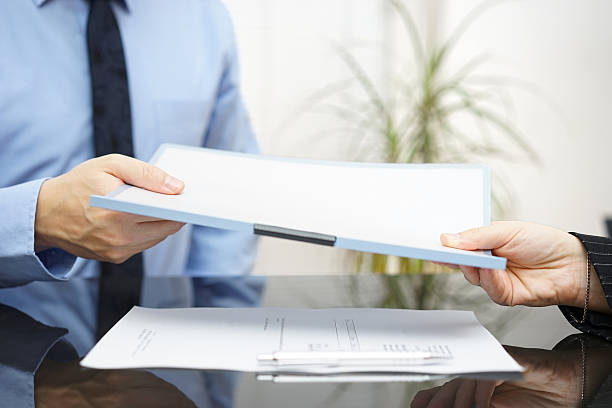 دليل شامل لاستقدام العمالة المنزلية في الإمارات: الخطوات والمتطلبات