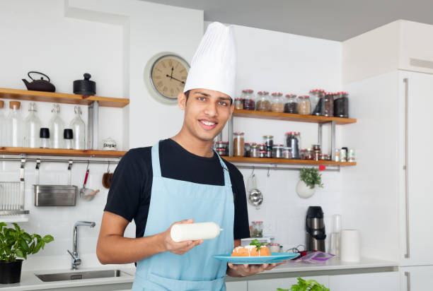مطلوب طباخ لعائلة