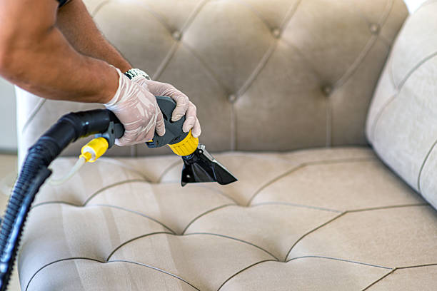 كيف يتم تنظيف الكنبايات؟