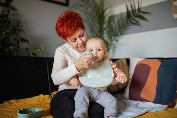 جليسة أطفال بالساعة دبي جليسة أطفال عجمان