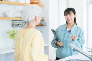 استقدام عمالة منزلية مدربة لرعاية كبار السن في قطر