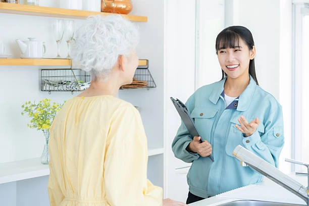 استقدام عمالة منزلية مدربة لرعاية كبار السن في قطر