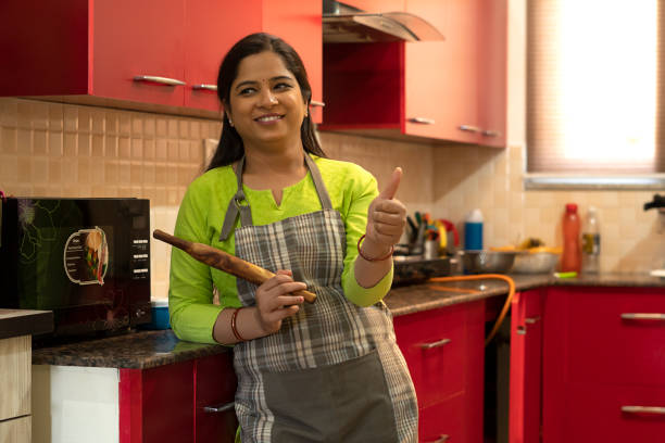 عاملات منازل بالشهر