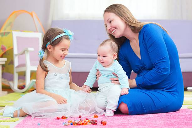 جليسة أطفال بالساعة دبي جليسة أطفال بالساعة