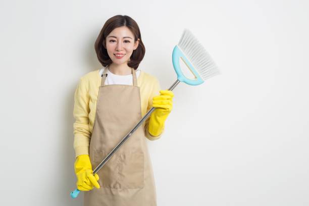 خدم مدربون ومؤهلون